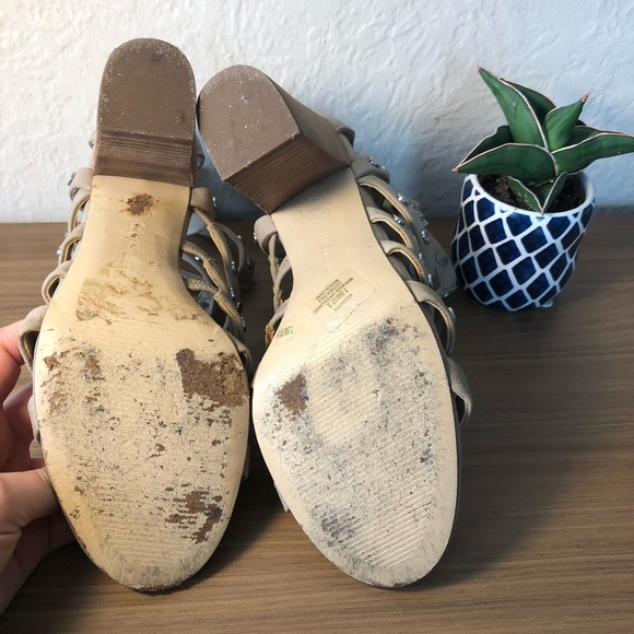 BCBG sandal with wood block heel - Picture 4 of 4